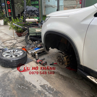 Vá vỏ ô tô lưu động quận 2