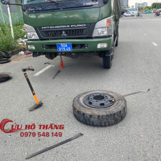 Vá vỏ ô tô lưu động quận 4 