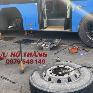 Vá vỏ ô tô lưu động quận 7