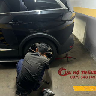 Vá vỏ ô tô lưu động quận 8