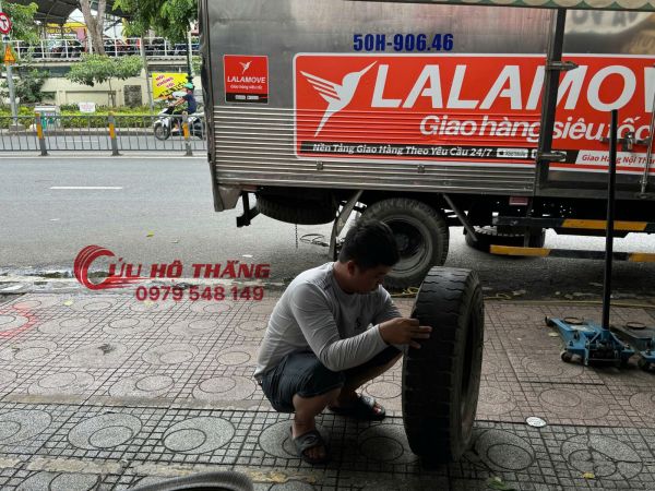 Vá vỏ lưu động quận Bình Thạnh