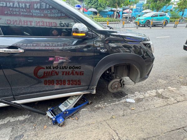 Vá vỏ lưu động quận Tân Phú