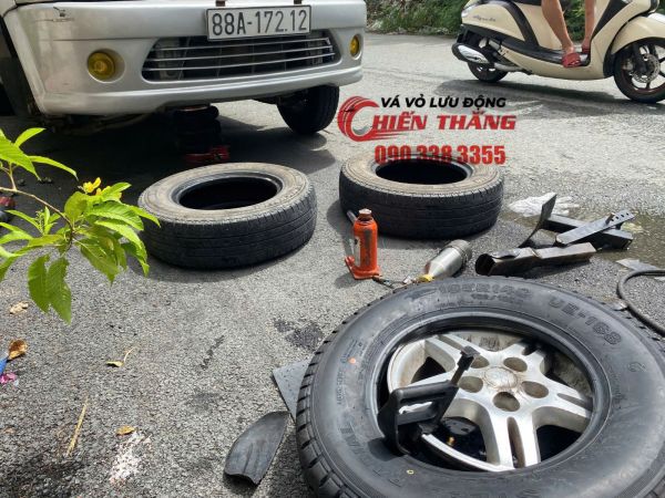 Vá vỏ lưu động quận Tân Phú