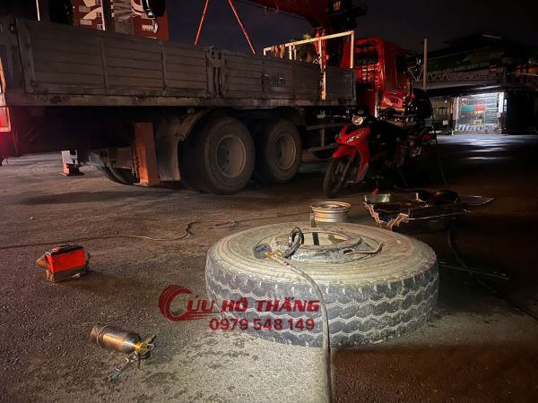 Vá vỏ ô tô lưu động quận 7