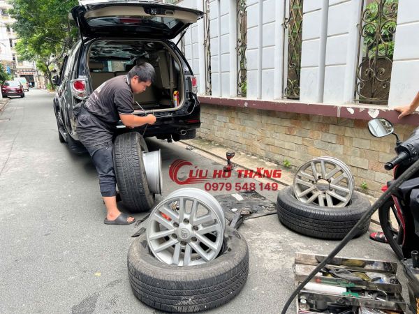 Cứu hộ lốp ô tô lưu động TPHCM