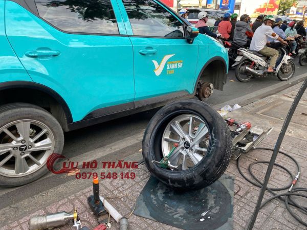 Cứu hộ lốp ô tô quận 1