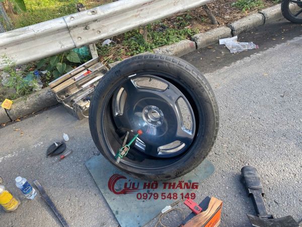 Cứu hộ lốp ô tô quận 1