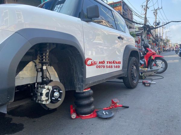 Vá lốp ô tô lưu động quận 3