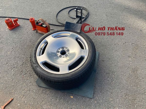 Vá lốp ô tô lưu động quận 5