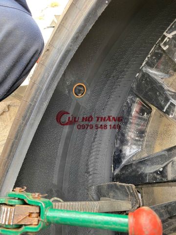 Vá lốp ô tô lưu động quận 6