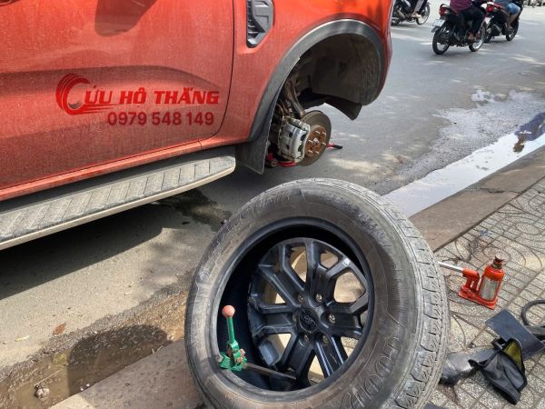 Vá lốp ô tô lưu động quận 7