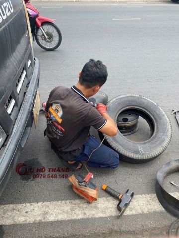 Vá lốp ô tô lưu động quận 7