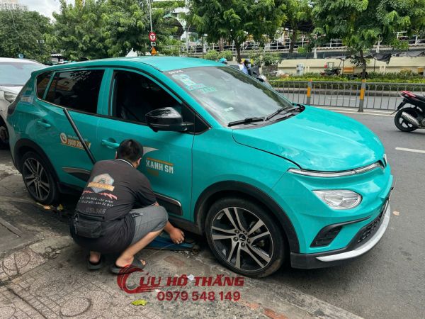 Vá lốp ô tô lưu động quận 8
