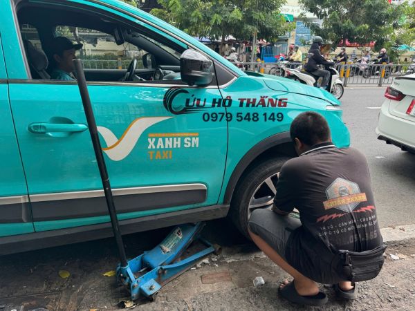 Vá lốp ô tô lưu động quận 8