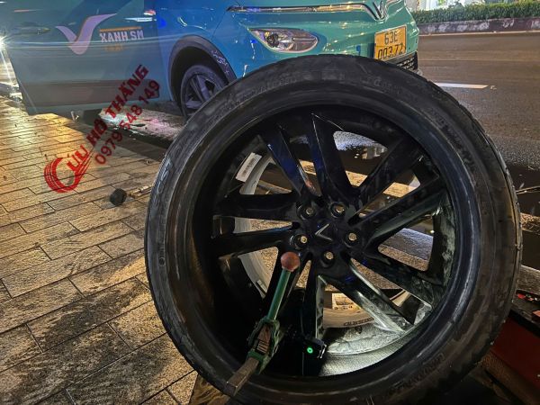 Vá lốp ô tô lưu động Sài Gòn