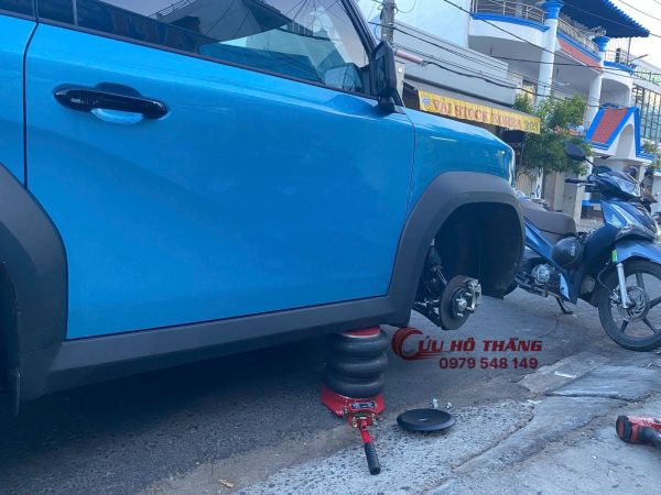 Vá lốp ô tô lưu động TPHCM