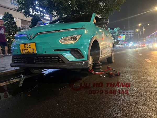 Vá lốp ô tô lưu động TPHCM