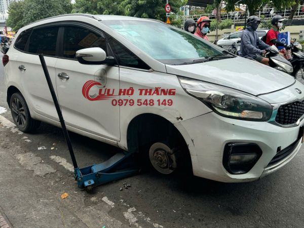 Vá vỏ lưu động quận 2