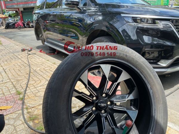 Vá vỏ ô tô lưu động TPHCM
