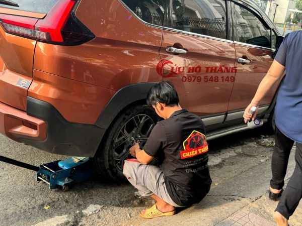 Vá xe ô tô quận 1