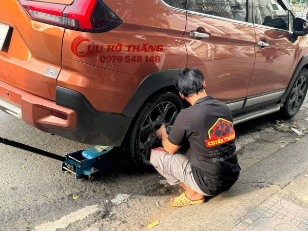 Vá xe ô tô quận 1
