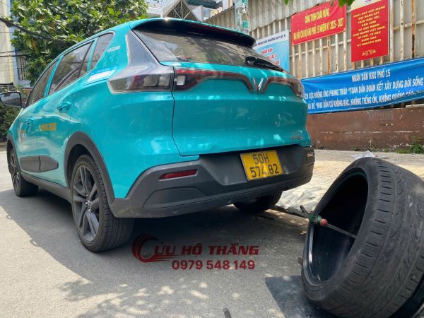 Dịch vụ vá vỏ lưu động, vá xe lưu động Cứu Hộ Thắng