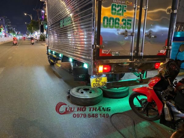 Dịch vụ vá xe lưu động Cứu Hộ Thắng