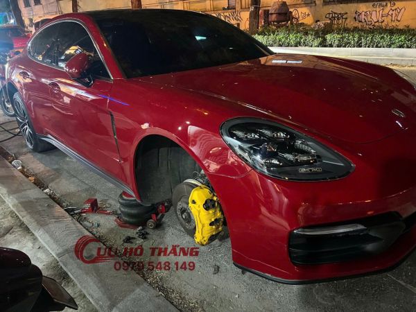 Vá lốp lưu động Cứu Hộ Thắng