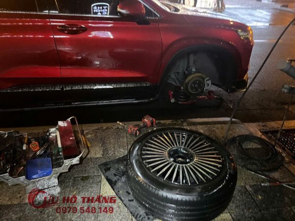 Vá lốp lưu động Cứu Hộ Thắng