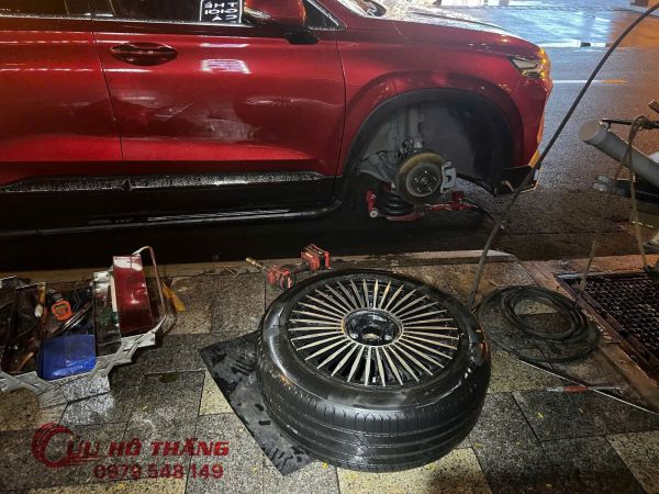 Vá vỏ lưu động phường Tân Định