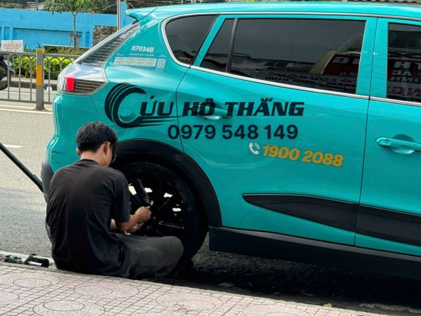Vá vỏ ô tô lưu động quận 3