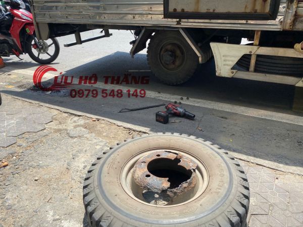 Vá vỏ ô tô lưu động quận 4 quận 5 quận 6