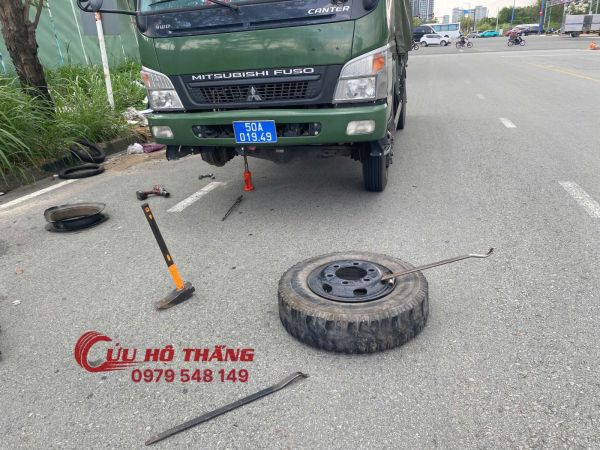 Vá vỏ ô tô lưu động quận 4