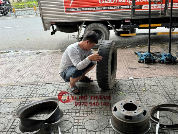Vá vỏ ô tô lưu động quận Tân Bình - Cứu Hộ Thắng