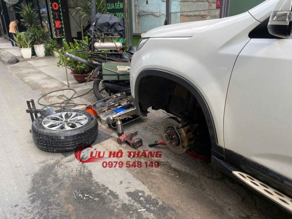 Vá vỏ ô tô lưu động quận Bình Thạnh - Cứu Hộ Thắng