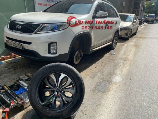 Vá vỏ ô tô lưu động quận Tân Bình - Cứu Hộ Thắng