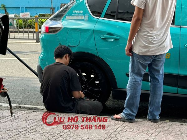 Vá vỏ ô tô lưu động Sài Gòn