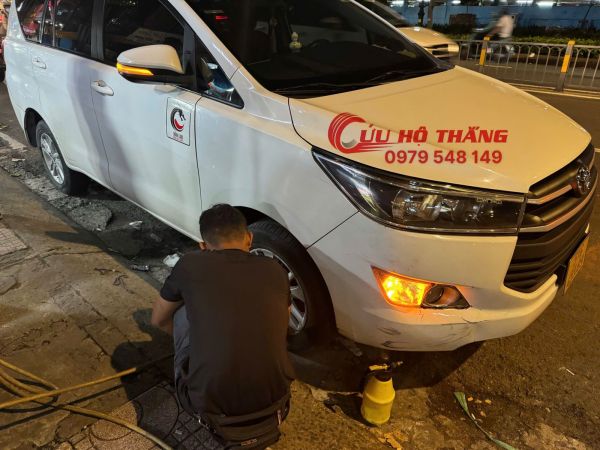 Cứu hộ lốp ô tô TPHCM