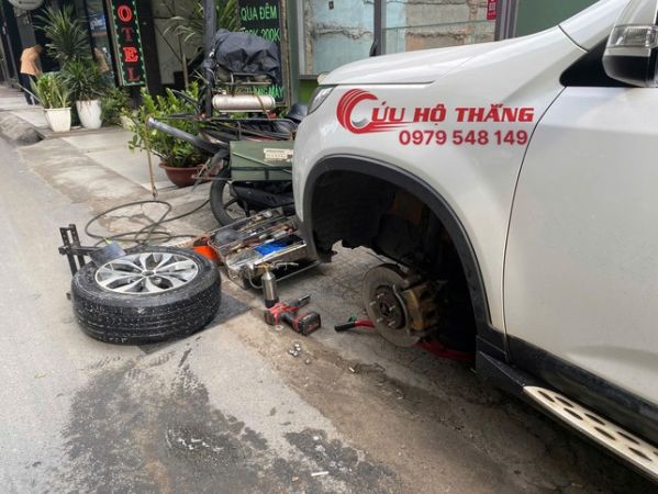 Dịch vụ vá vỏ lưu động 24/7