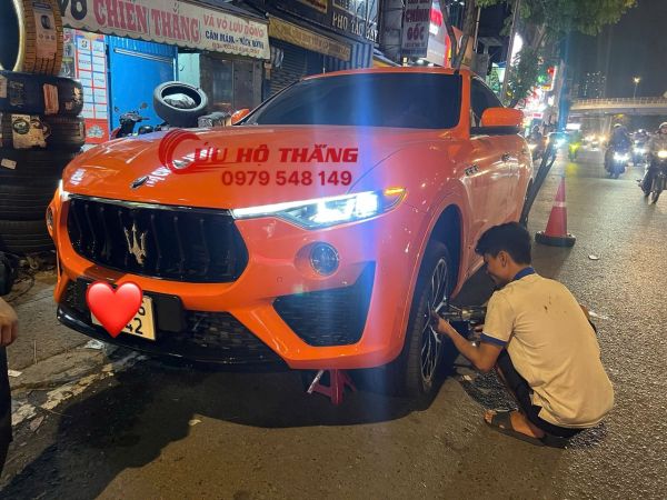 Vá vỏ ô tô quận 4 - Cứu Hộ Thắng